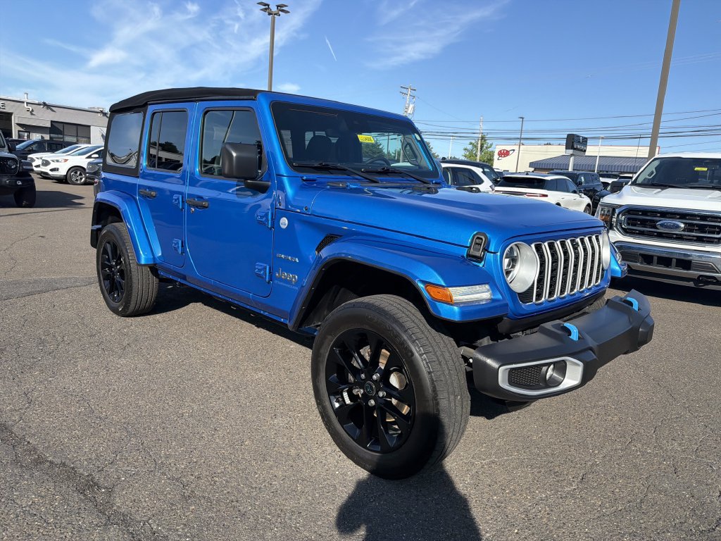 Used 2024 Jeep Wrangler Unlimited Sahara w/ Technology Group AWD/4WD image 8