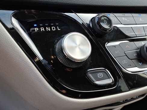 Certified 2023 Chrysler Pacifica Touring-L FWD image 18