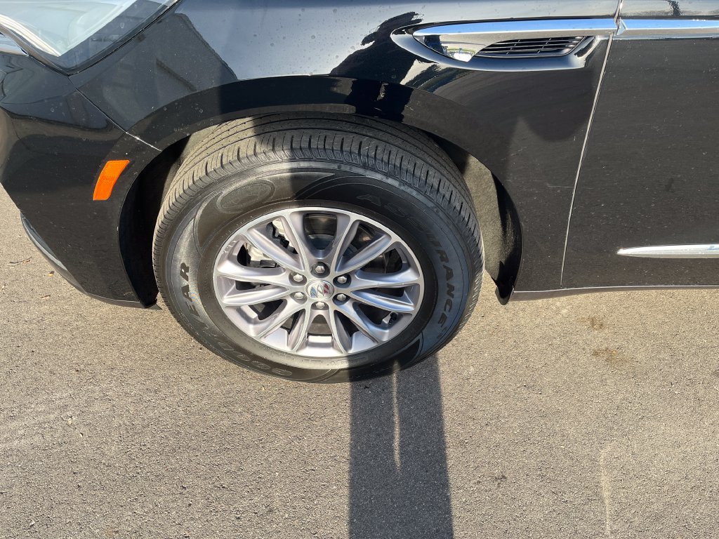 Used 2023 Buick Enclave Essence AWD/4WD image 28