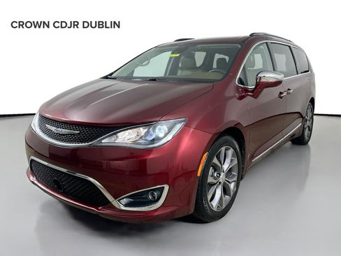 Used 2017 Chrysler Pacifica Limited FWD image 1