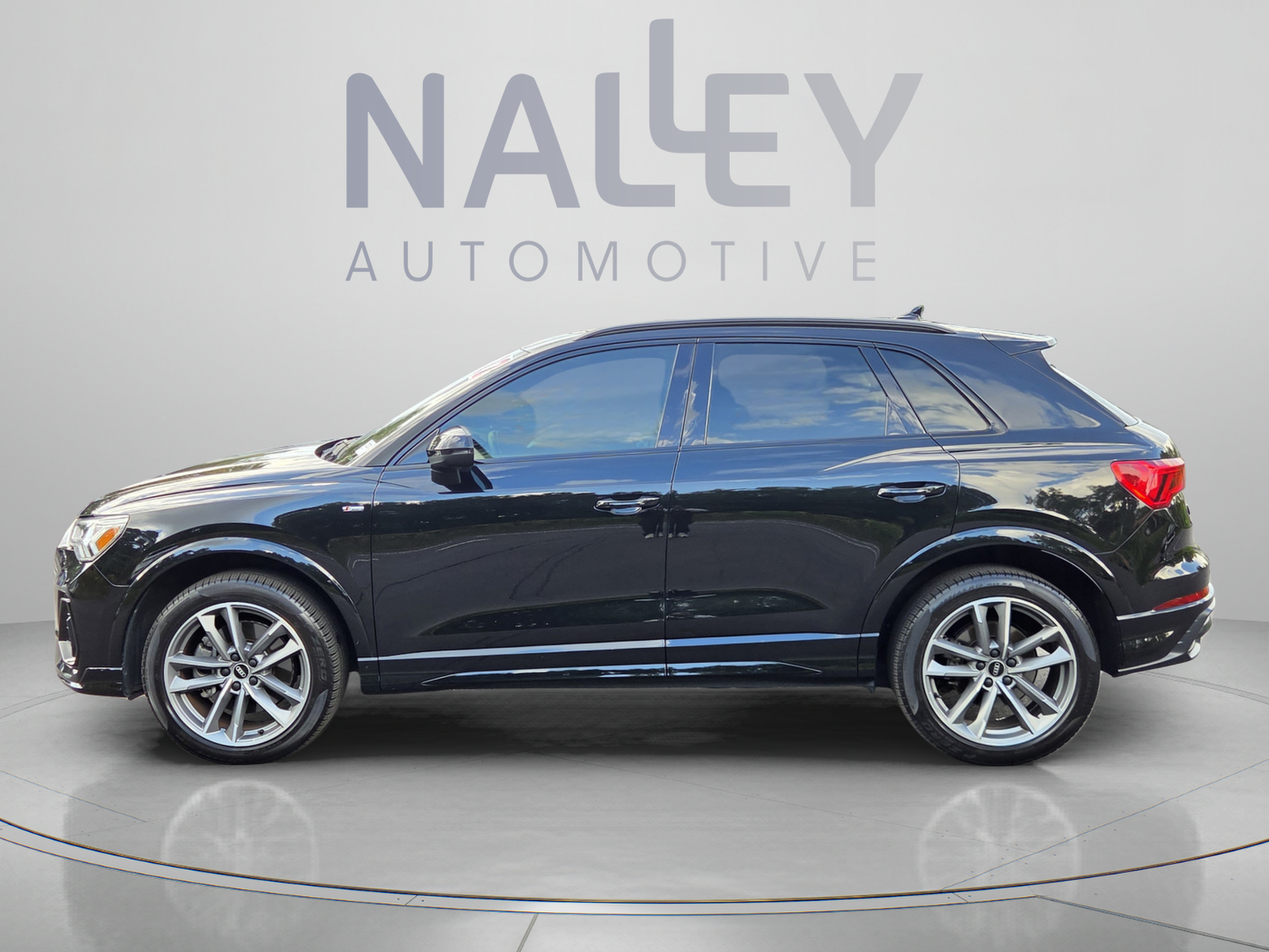 Used 2022 Audi Q3 2.0T Premium Plus AWD/4WD image 2