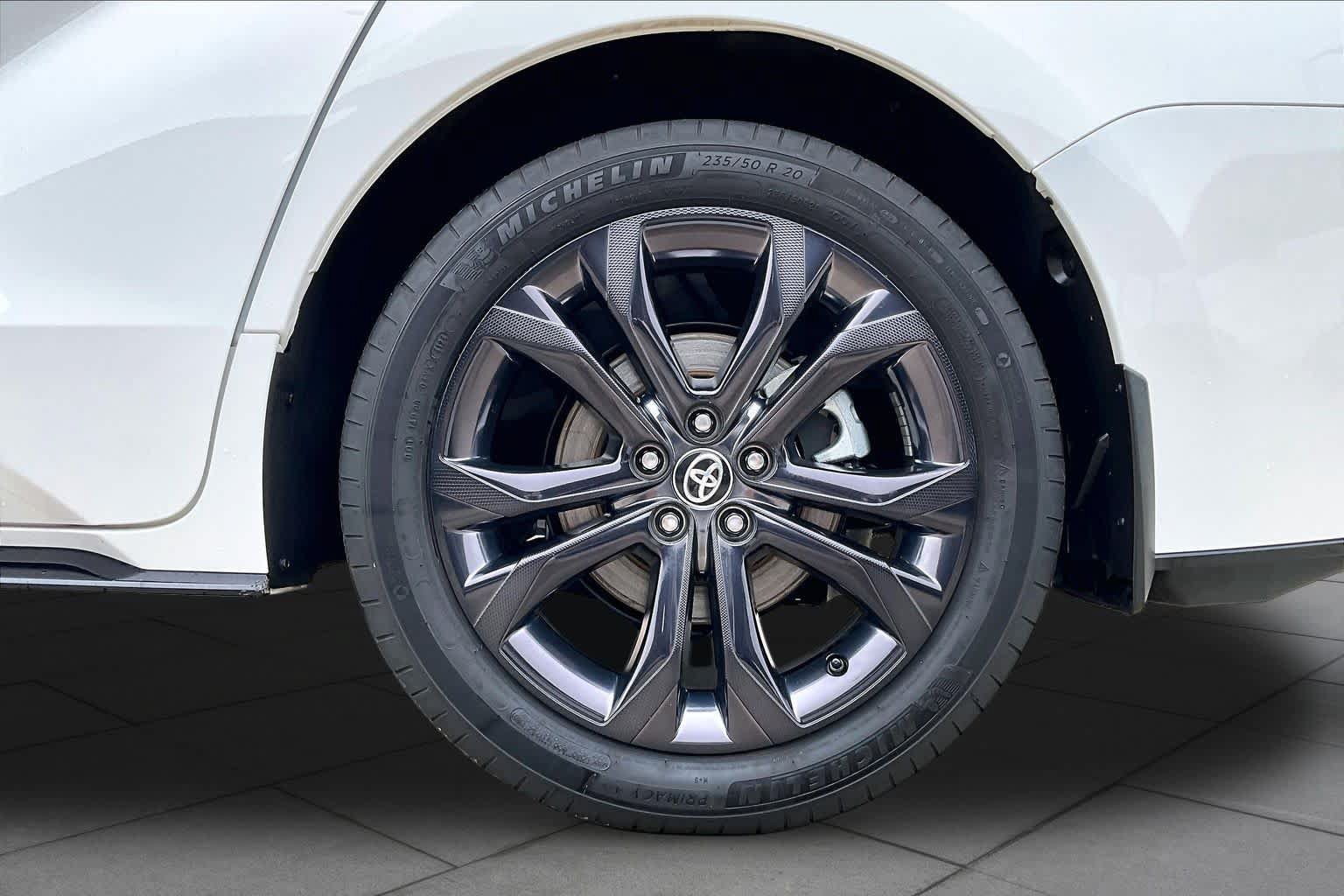 Used 2025 Toyota Sienna XSE FWD image 11