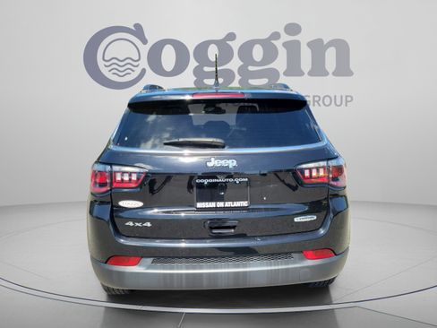 Used 2022 Jeep Compass Latitude w/ Sun and Sound Group AWD/4WD image 3