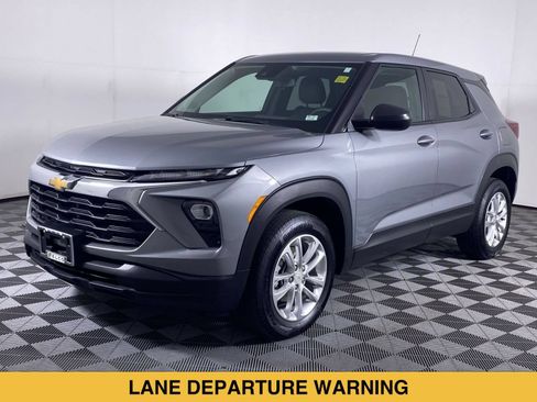 Used 2025 Chevrolet TrailBlazer LS w/ LS Convenience Package AWD/4WD image 16