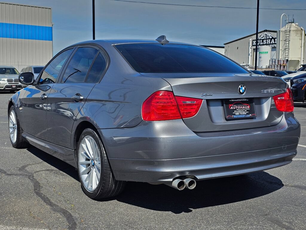 Used 2011 BMW 328i xDrive Sedan AWD/4WD image 3