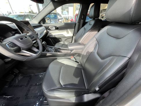 Used 2025 Jeep Compass Limited image 28