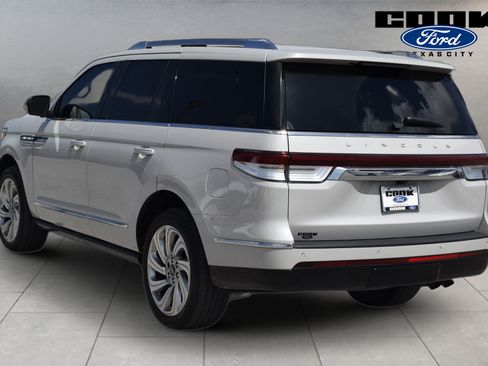 Used 2023 Lincoln Navigator Reserve RWD image 4