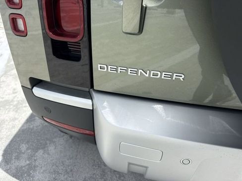 Used 2025 Land Rover Defender 90 S image 25