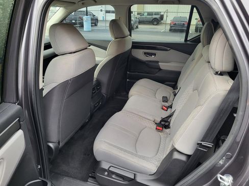 Certified 2023 Honda Pilot LX image 13