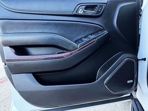 Used 2019 GMC Yukon XL SLE image 17