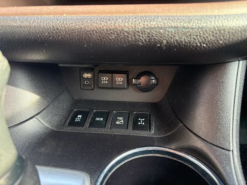 Used 2019 Toyota Highlander Limited AWD 4dr SUV image 11