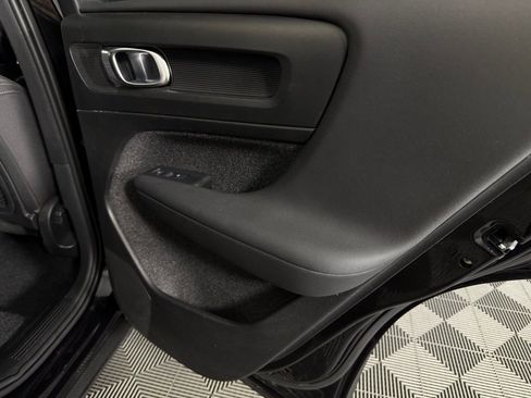 Used 2025 Volvo XC40 B5 Core image 31