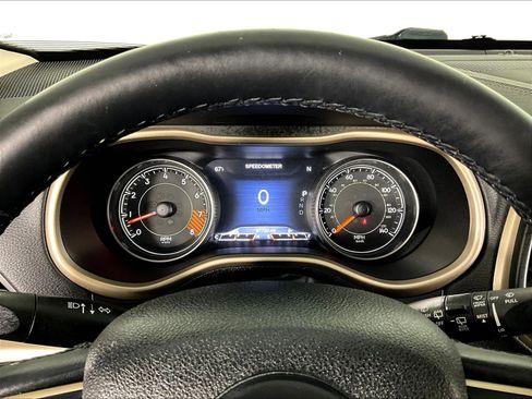 Used 2015 Jeep Cherokee Limited w/ Luxury Group AWD/4WD image 13