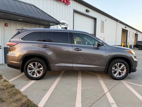 Used 2015 Toyota Highlander XLE image 3
