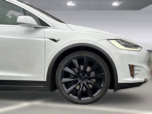 Used 2018 Tesla Model X 100D image 19