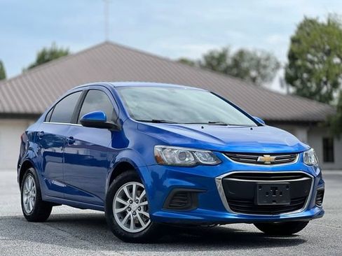 Used 2019 Chevrolet Sonic LT w/ Convenience Package FWD image 3