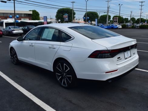 Used 2024 Honda Accord Touring image 4