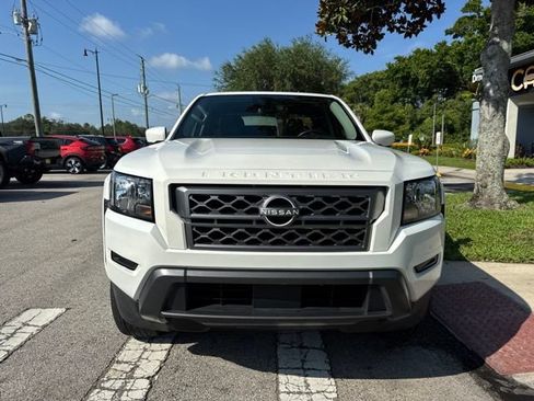 Used 2022 Nissan Frontier SV w/ Technology Package RWD image 3