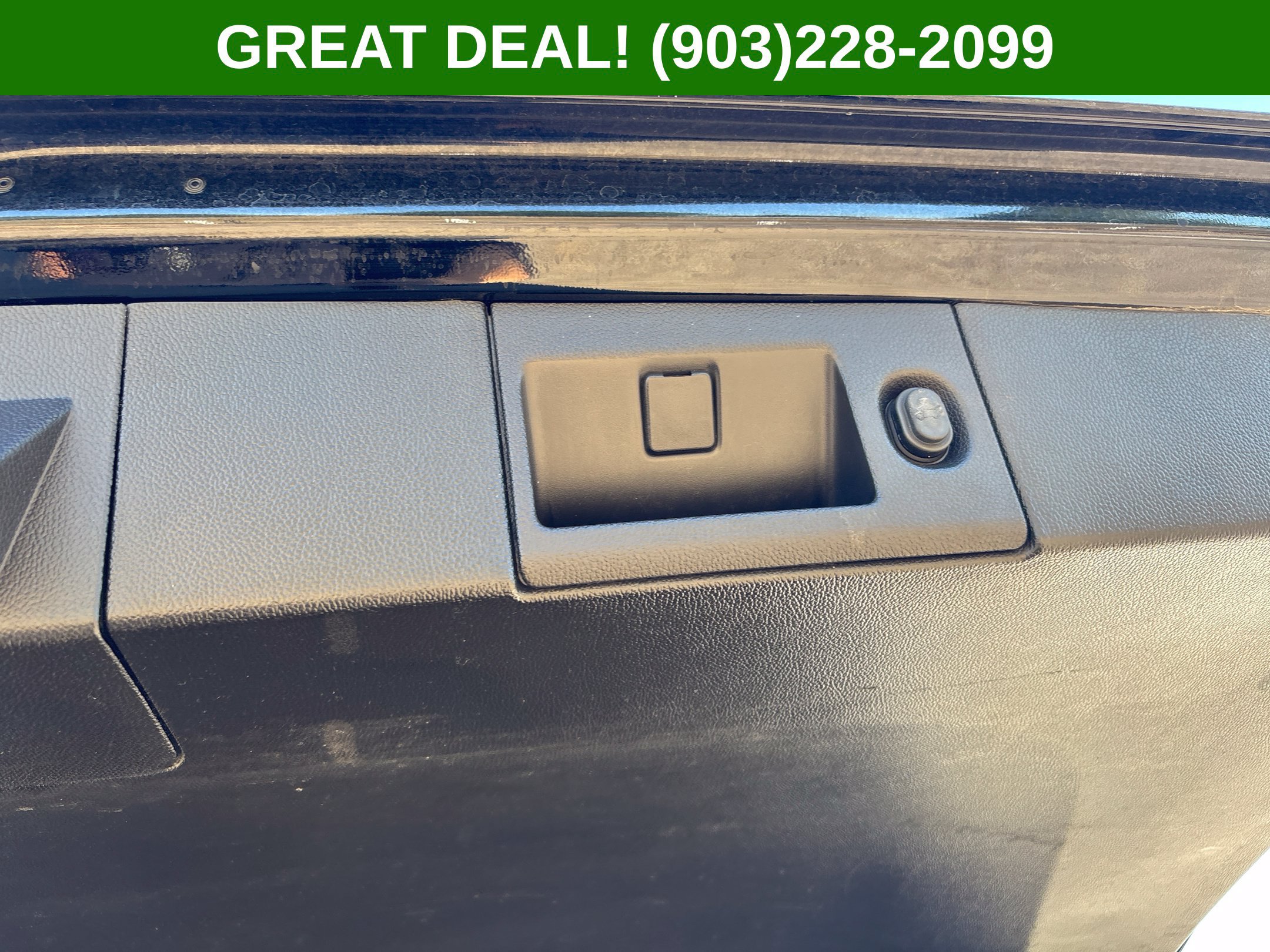 Used 2018 Cadillac Escalade Luxury AWD/4WD image 11