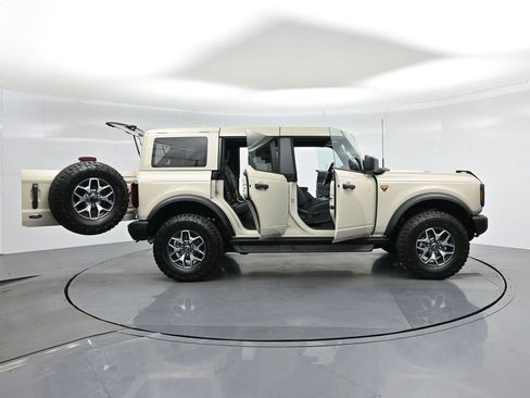 New 2025 Ford Bronco Badlands image 4