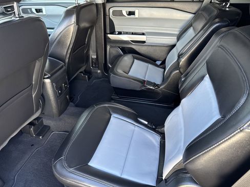 Used 2022 Ford Explorer XLT w/ Equipment Group 202A image 26