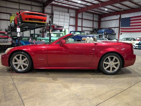 Used 2005 Cadillac XLR RWD image 4
