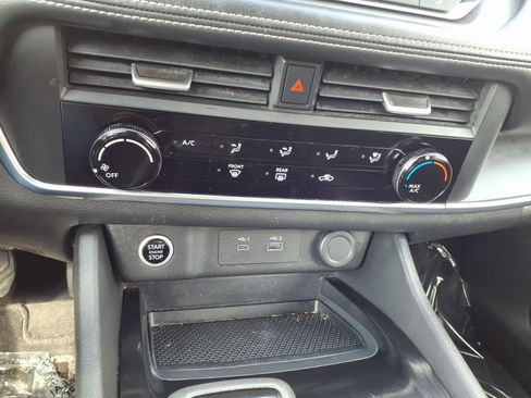 Used 2023 Nissan Rogue S image 14