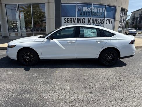 New 2025 Honda Accord SE image 2