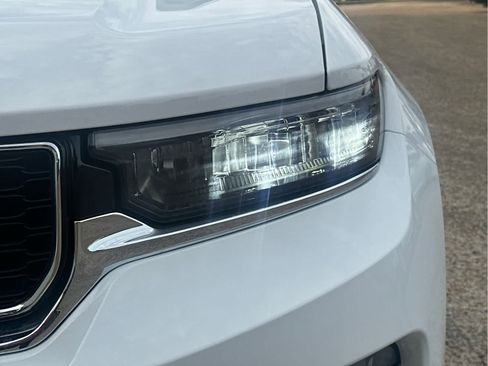 New 2025 Jeep Grand Cherokee Limited w/ Luxury Tech Group II image 10