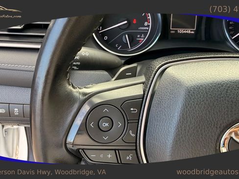 Used 2020 Toyota Camry SE image 11