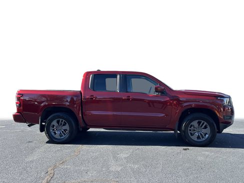 Used 2025 Nissan Frontier SV image 27