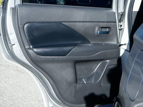 Used 2019 Mitsubishi Outlander SEL image 34