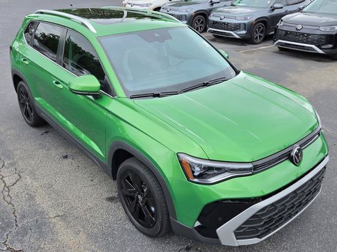 Certified 2025 Volkswagen Taos SE w/ Panoramic Sunroof Package FWD image 7