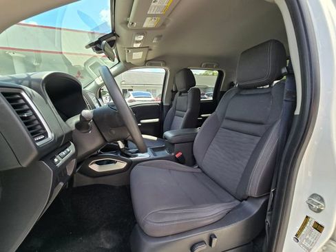 Used 2022 Nissan Frontier SV RWD image 4