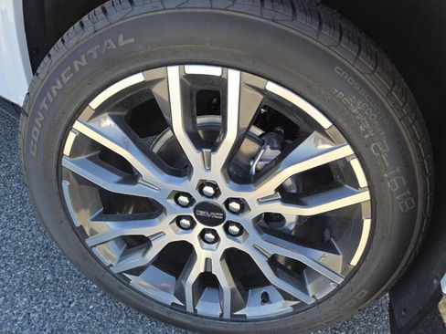 New 2026 GMC Acadia Denali Ultimate w/ LPO, Floor Liner Package image 18