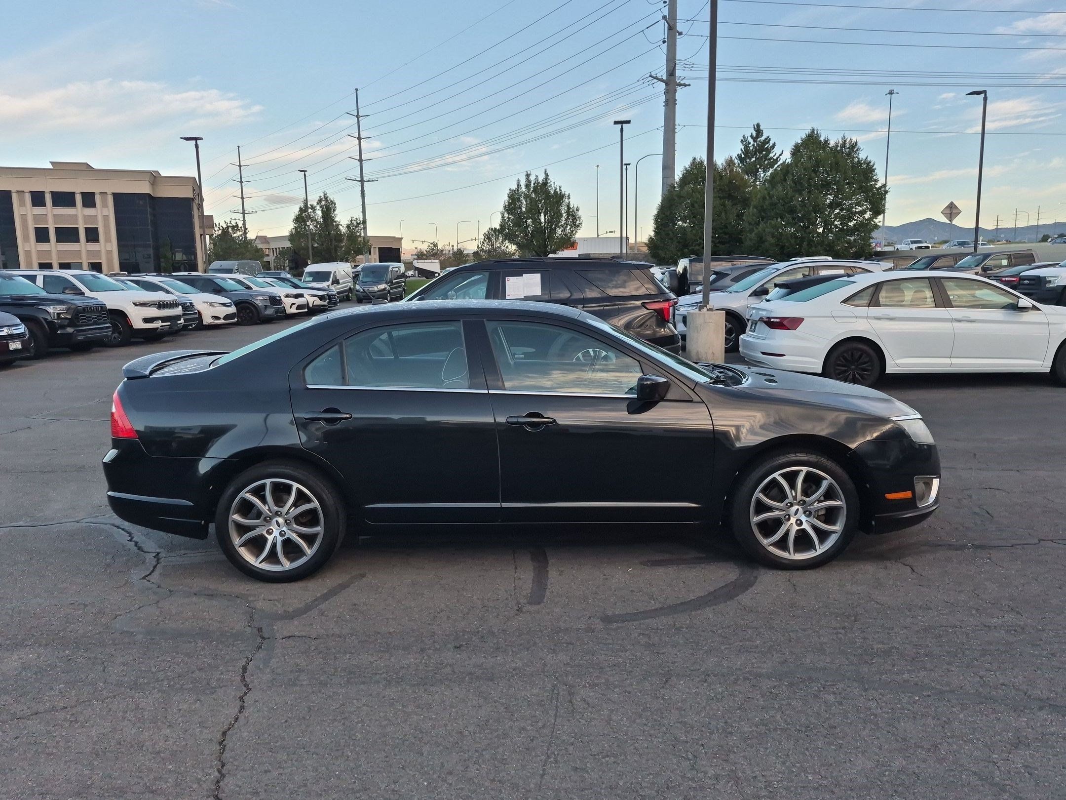 Used 2011 Ford Fusion SE w/ Appearance Pkg FWD image 2