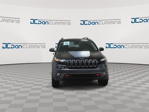 Used 2016 Jeep Cherokee Trailhawk AWD/4WD image 4
