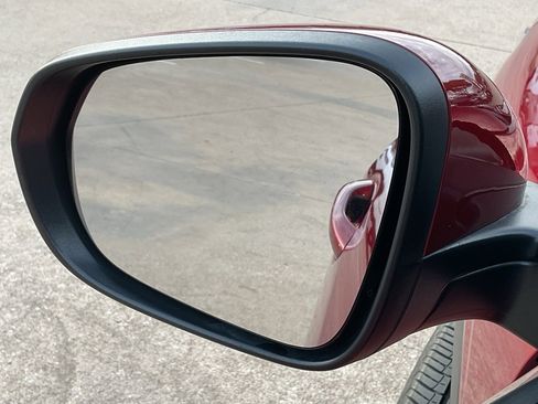 Used 2025 Chevrolet Trax LT image 11