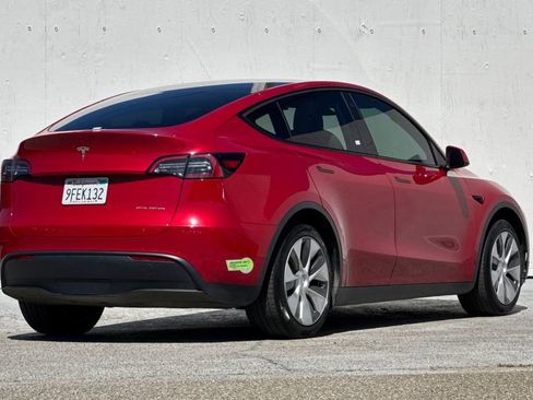 Used 2023 Tesla Model Y Long Range image 3