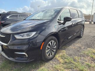 Used 2023 Chrysler Pacifica Touring-L FWD video 1