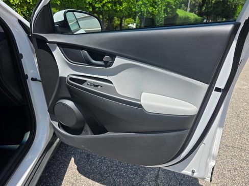 Used 2022 Hyundai Kona SE w/ Cargo Package FWD image 28
