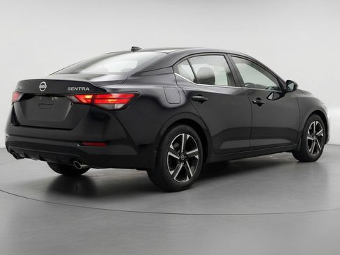 Used 2025 Nissan Sentra SV FWD image 9
