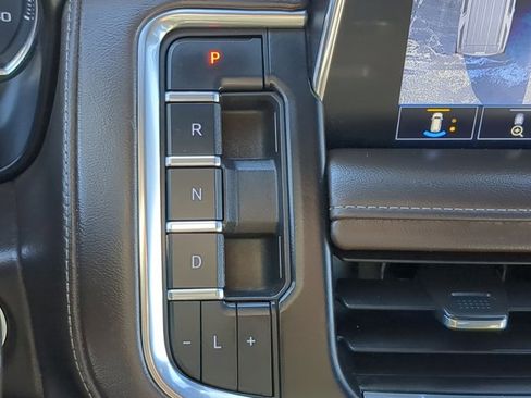 Used 2021 Chevrolet Tahoe Z71 w/ Z71 Signature Package image 18