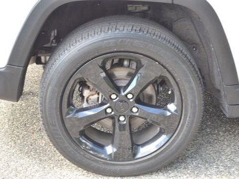 Used 2023 Jeep Grand Cherokee Altitude AWD/4WD image 11