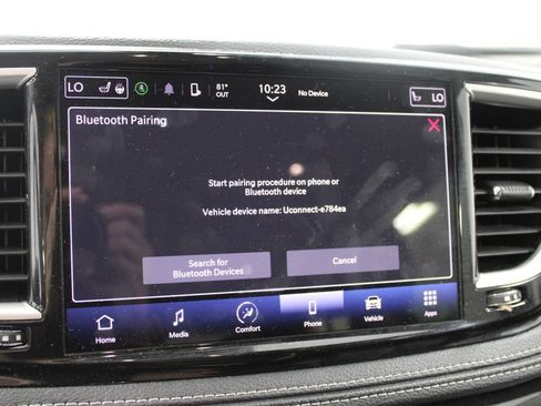 Used 2023 Chrysler Pacifica Touring-L FWD image 37
