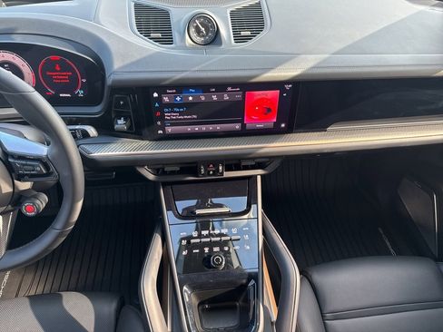 Used 2024 Porsche Cayenne Turbo GT image 28