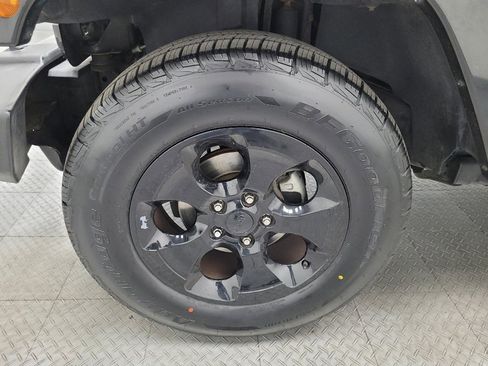 Used 2015 Jeep Wrangler Unlimited Sahara image 31