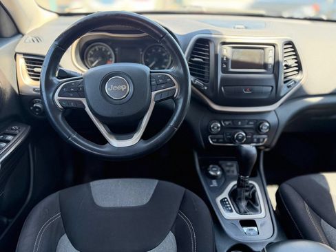 Used 2014 Jeep Cherokee Latitude AWD/4WD image 5