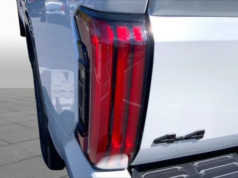 Used 2024 Toyota Tundra Limited AWD/4WD image 28