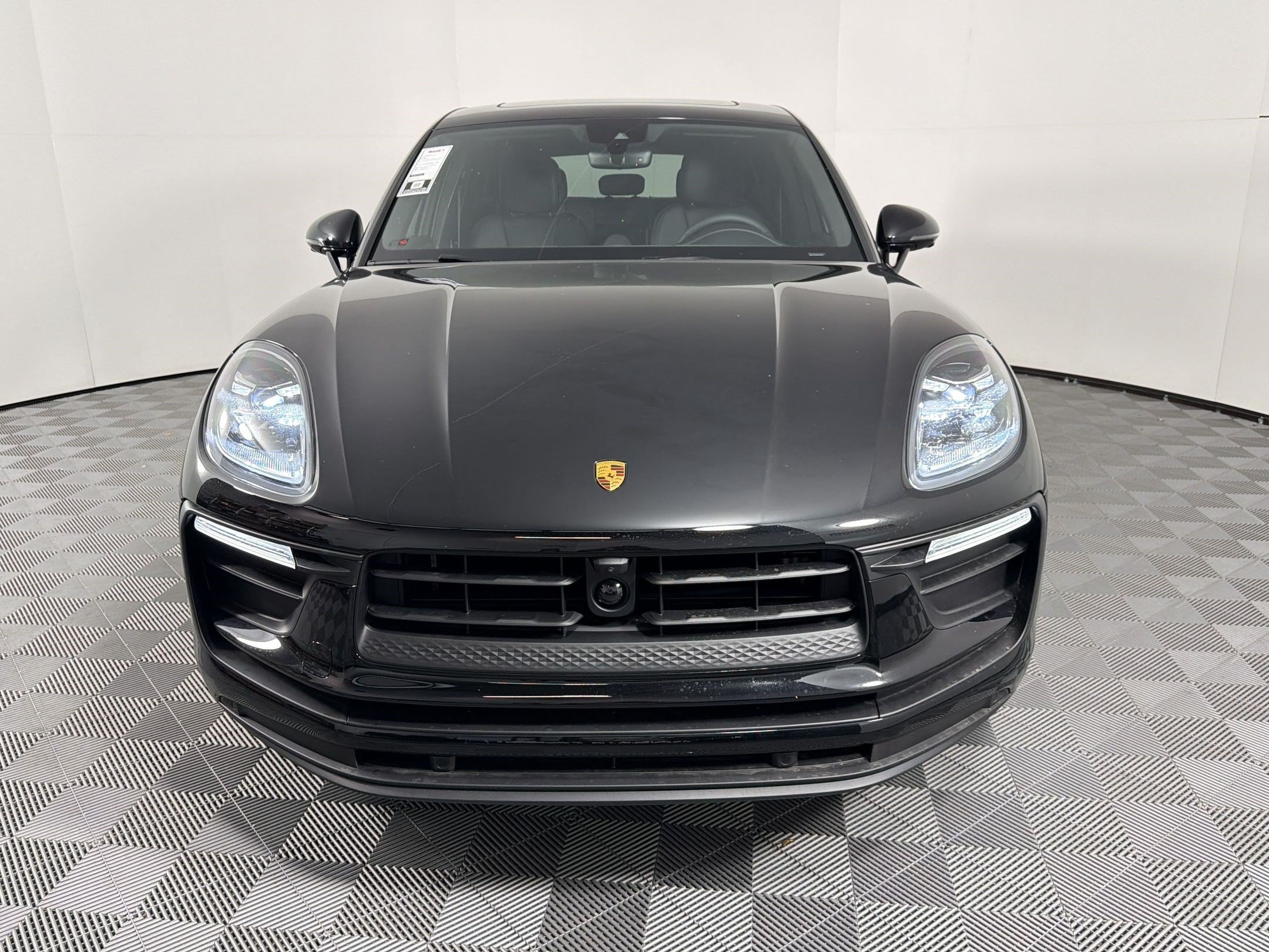 Used 2026 Porsche Macan AWD/4WD image 6